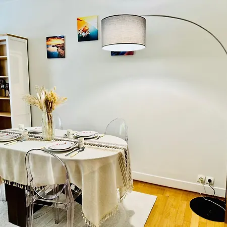 2 Bedrooms Near Tour Eiffel Free Parking High Security *